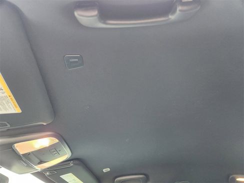 Used 2023 Dodge Charger R/T w/ Harman/Kardon Audio Group image 25