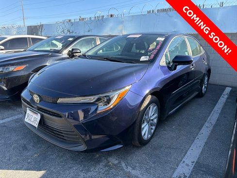Used 2025 Toyota Corolla LE FWD image 2