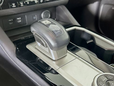 Used 2025 Mitsubishi Outlander SE FWD image 25