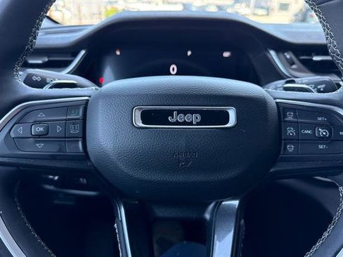 Used 2023 Jeep Grand Cherokee Altitude AWD/4WD image 25