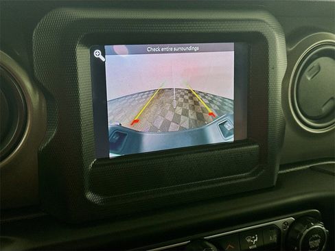 Used 2022 Jeep Gladiator Willys image 20