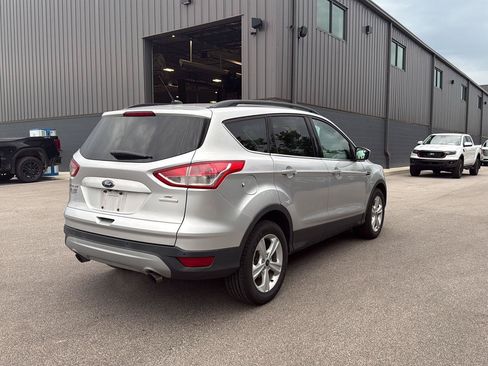 Used 2016 Ford Escape SE w/ SE Leather Comfort Package FWD image 3