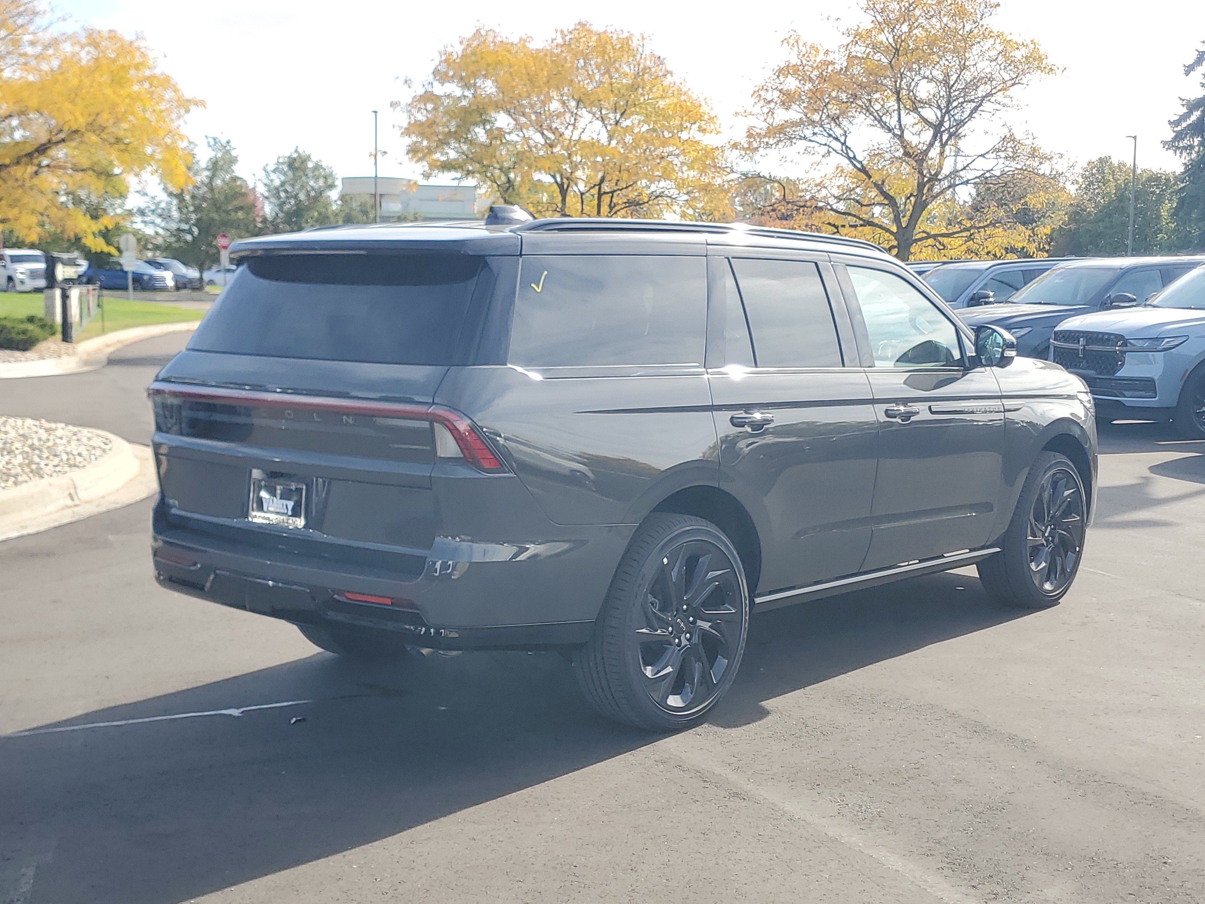New 2027 Lincoln Navigator Black Label AWD/4WD image 4