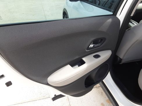 Used 2021 Honda HR-V LX image 10