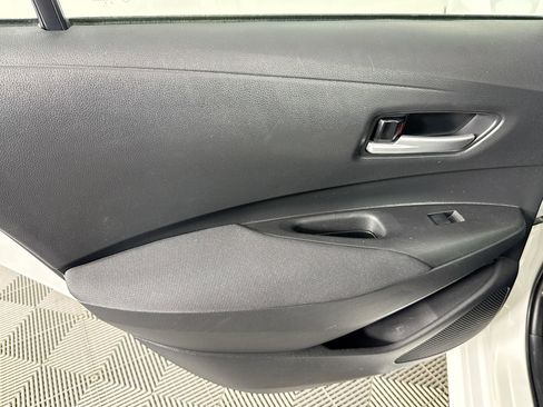 Used 2021 Toyota Corolla LE image 24