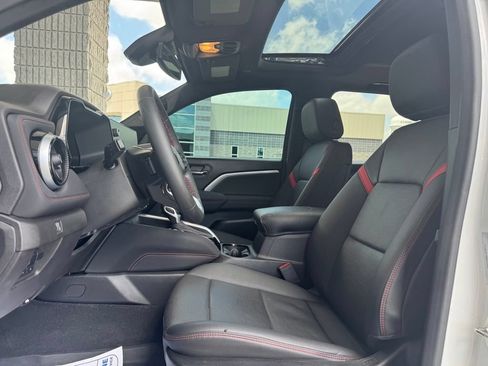Used 2023 Chevrolet Colorado Z71 w/ Z71 Convenience Package 2 AWD/4WD image 5