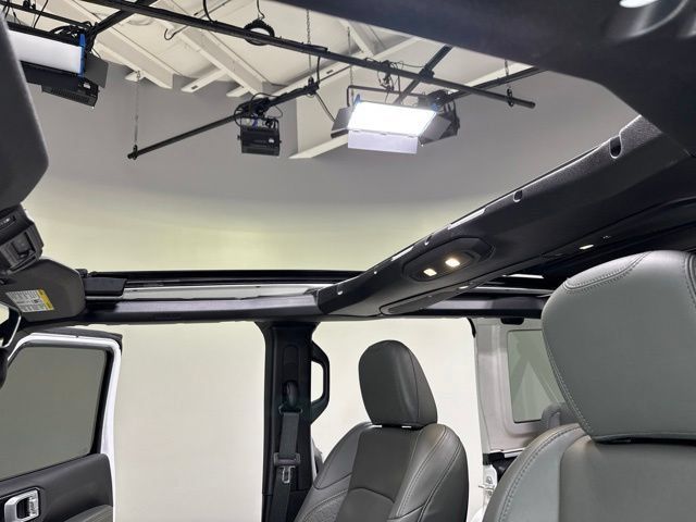 Used 2024 Jeep Wrangler High Altitude AWD/4WD image 17