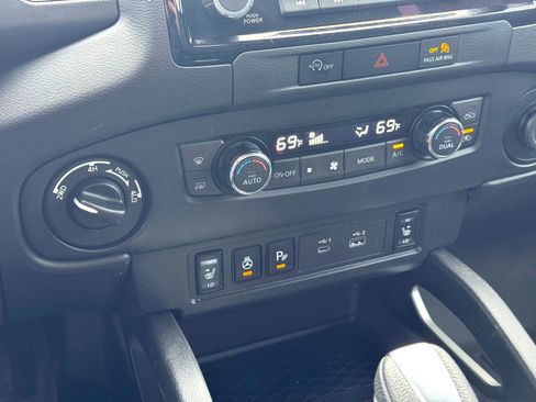 Used 2024 Nissan Frontier SL w/ Technology Package image 27