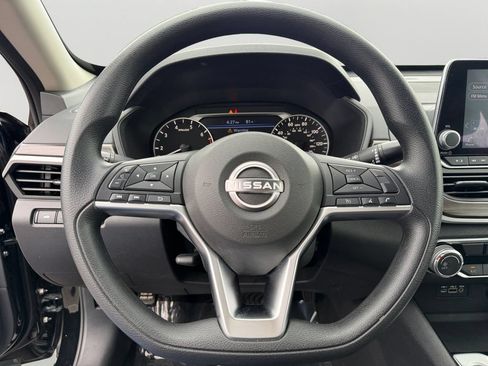 Used 2024 Nissan Altima 2.5 SV FWD image 19