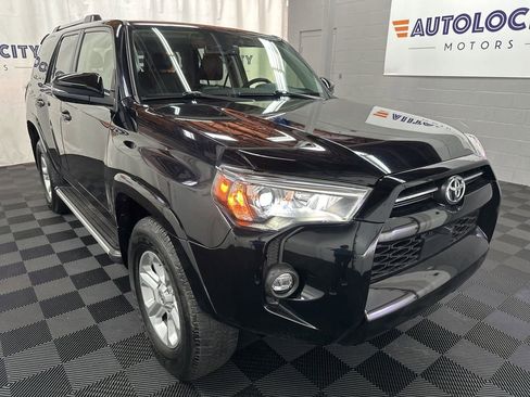 Used 2022 Toyota 4Runner SR5 Premium w/ Moonroof Package AWD/4WD image 2