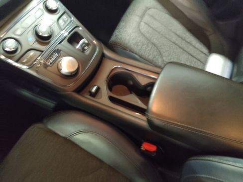 Used 2016 Chrysler 200 S FWD image 26