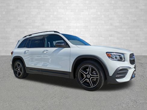 Used 2021 Mercedes-Benz GLB 250 4MATIC image 1