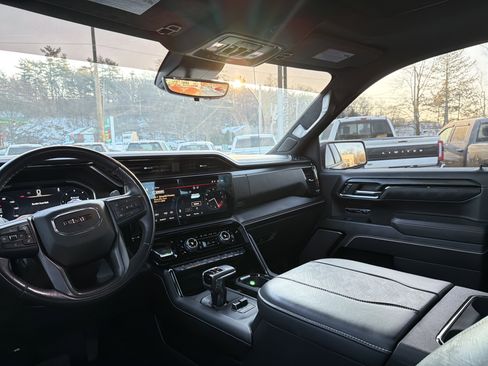 Used 2023 GMC Sierra 1500 AT4X image 15