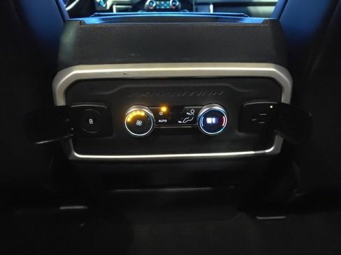 Certified 2024 Ford Expedition XLT image 8