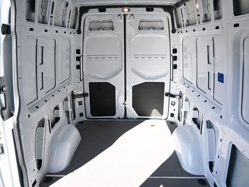 Used 2025 Mercedes-Benz Sprinter 2500 image 18
