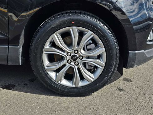 Used 2024 Ford Edge Titanium image 9