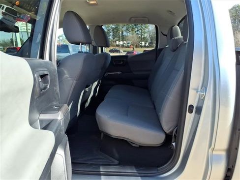 Used 2022 Toyota Tacoma TRD Sport image 17