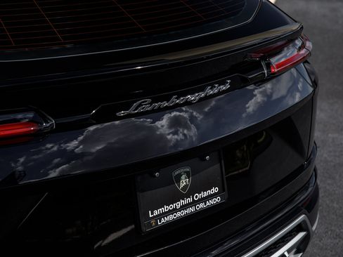 Used 2022 Lamborghini Urus AWD/4WD image 11