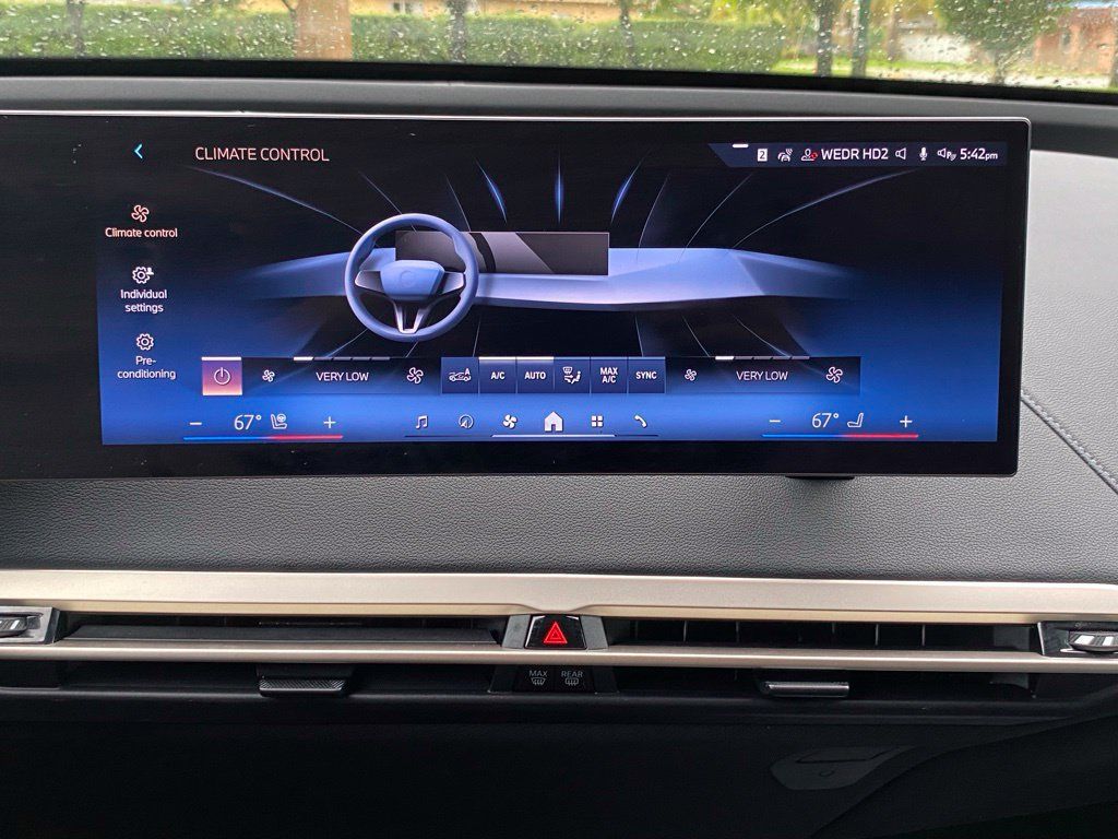 Used 2024 BMW iX xDrive50 w/ Premium Package AWD/4WD image 30