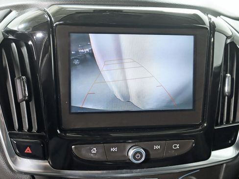 Used 2018 Chevrolet Traverse LT image 18