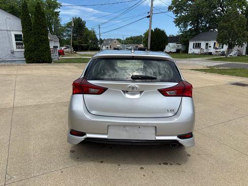 Used 2018 Toyota Corolla iM w/ All-Weather Mat Package FWD image 7