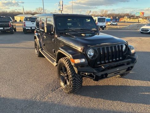 Used 2019 Jeep Wrangler Unlimited Sahara image 7