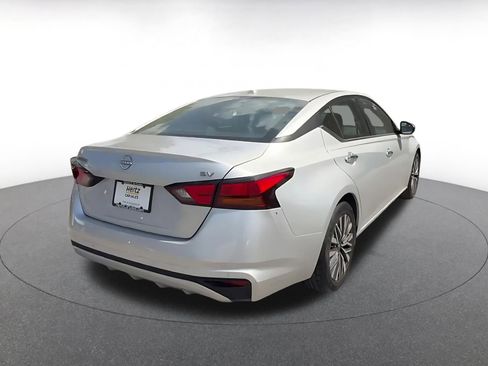 Used 2024 Nissan Altima 2.5 SV FWD image 14