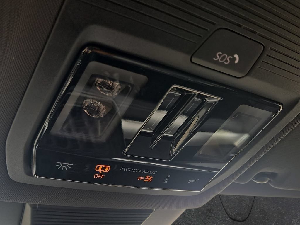 New 2026 Volkswagen Tiguan SE R-Line FWD image 19