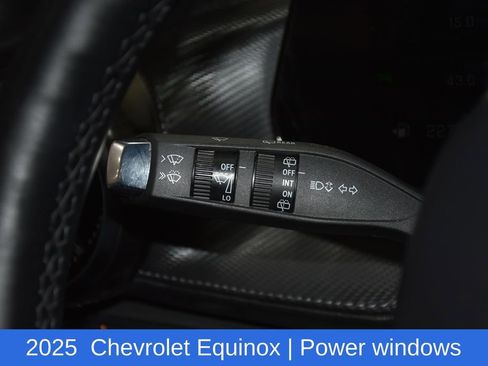 Used 2025 Chevrolet Equinox LT FWD image 9