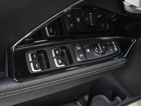 Used 2018 Kia Niro EX FWD image 18