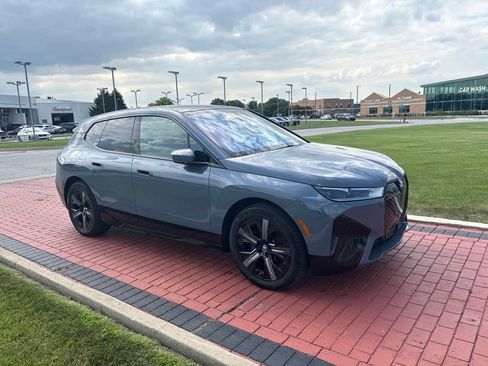 Used 2024 BMW iX xDrive50 w/ Premium Package AWD/4WD image 2