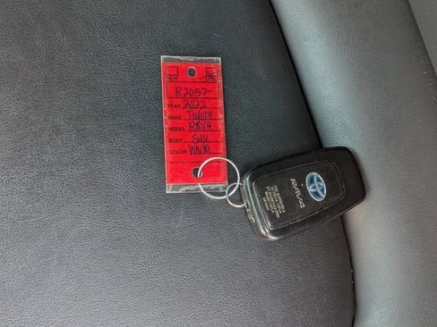 Used 2022 Toyota RAV4 XLE Premium image 38