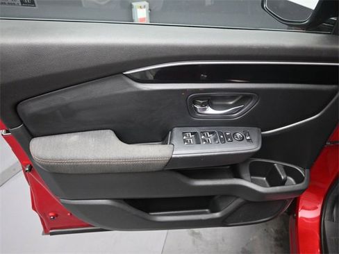 Used 2025 Honda Pilot Sport image 23