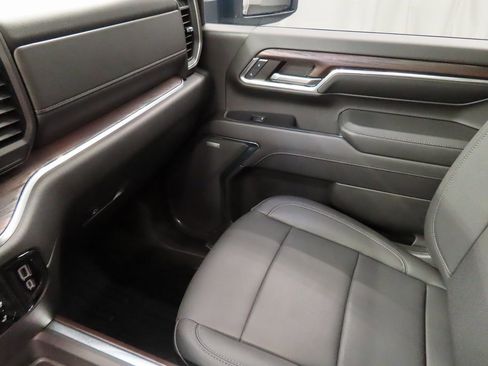 Used 2024 GMC Sierra 2500 SLT w/ SLT Premium Package image 29