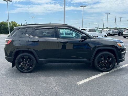 Used 2021 Jeep Compass Latitude image 4