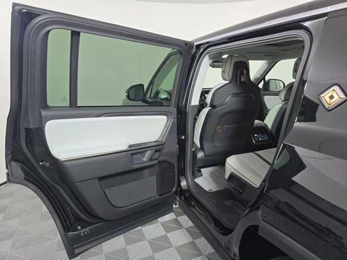 Used 2024 Rivian R1S Adventure AWD/4WD image 17