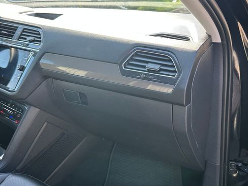 Used 2023 Volkswagen Tiguan SE image 48
