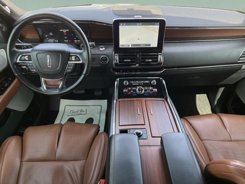 Used 2020 Lincoln Navigator Reserve w/ Luxury Package RWD image 9