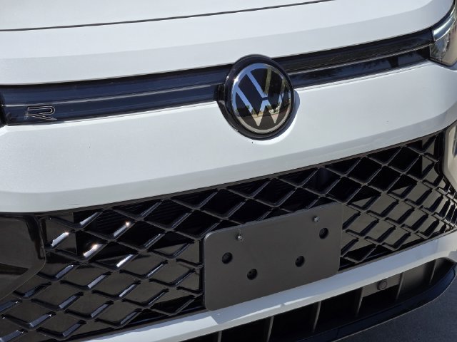 Used 2026 Volkswagen Tiguan SE R-Line FWD image 11