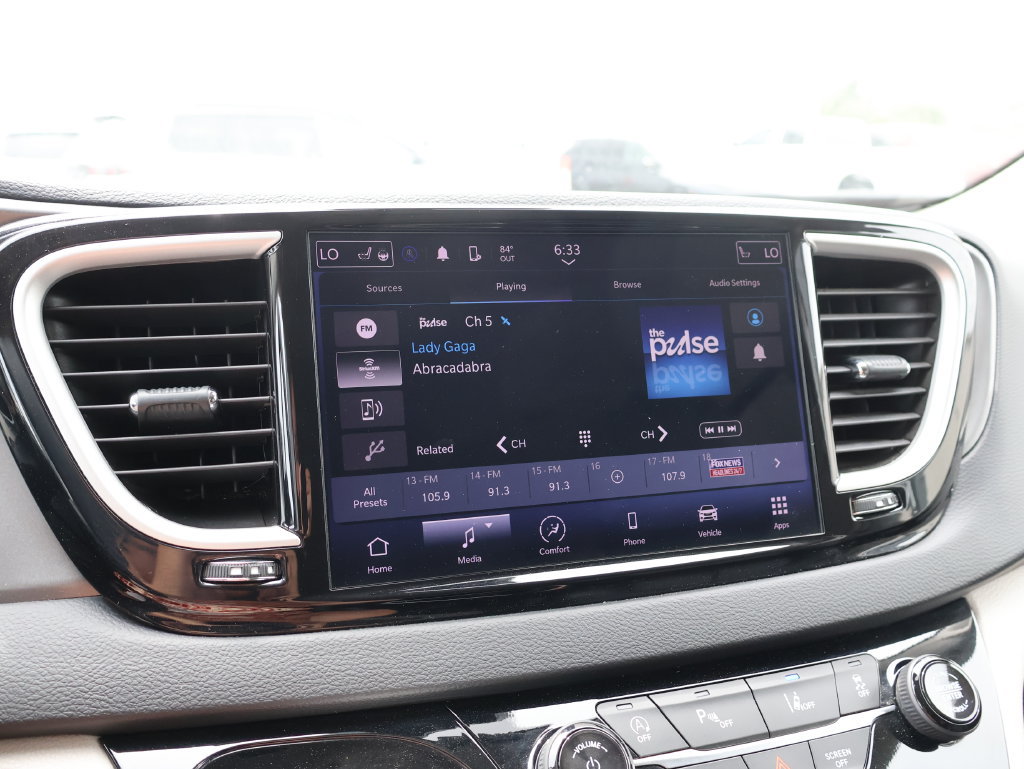 Used 2024 Chrysler Pacifica Touring-L FWD image 34