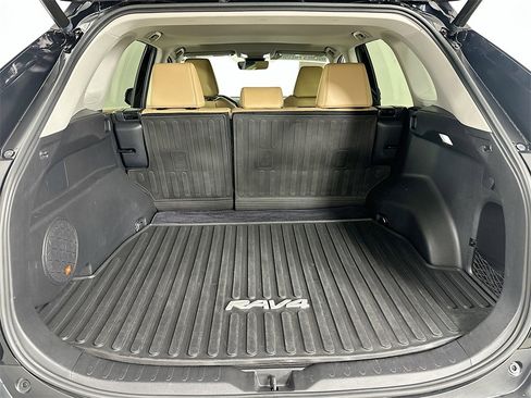 Used 2022 Toyota RAV4 Limited image 30