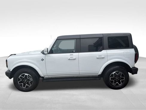 Used 2023 Ford Bronco Outer Banks image 2