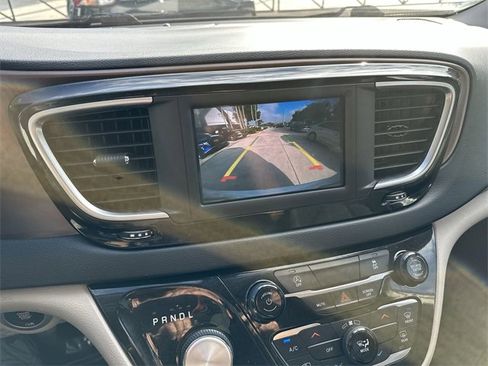 Used 2022 Chrysler Voyager LX image 25