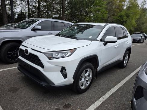Used 2021 Toyota RAV4 XLE w/ Carpet Mat Package (TMS) image 14