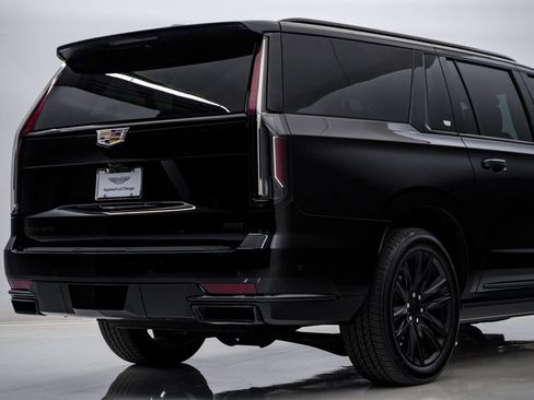 Used 2022 Cadillac Escalade ESV Sport w/ Touring Package AWD/4WD image 12