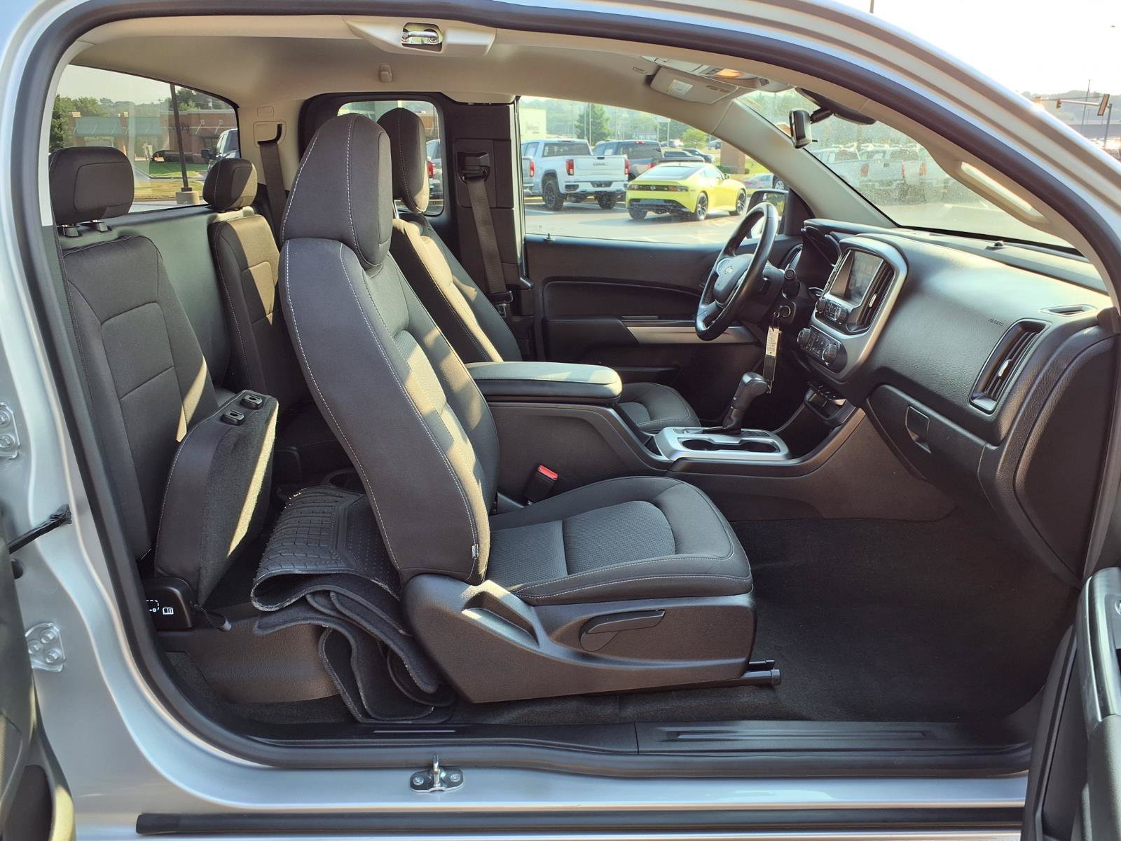Used 2017 Chevrolet Colorado LT AWD/4WD image 23