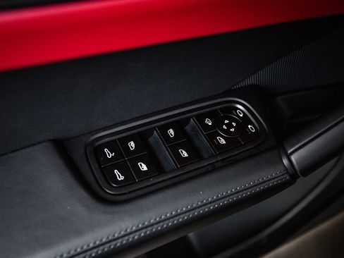 Used 2026 Porsche Cayenne GTS AWD/4WD image 22