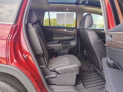 Used 2024 Volkswagen Atlas SEL Premium R-Line image 15