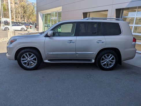 Used 2013 Lexus LX 570 4WD w/ Luxury Pkg w/Pre-crash image 7