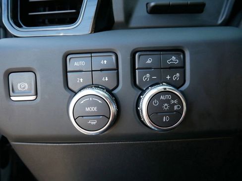 Used 2024 GMC Sierra 3500 AT4 w/ AT4 Premium Plus Package image 23